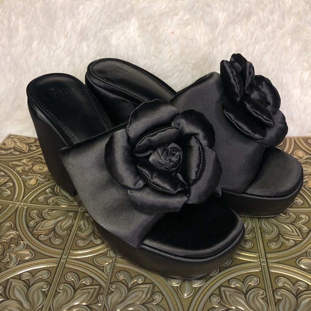 Gianni Bini Black Satin Floral Platform Shoes size 7.5 NWOT - Picture 8 of 16